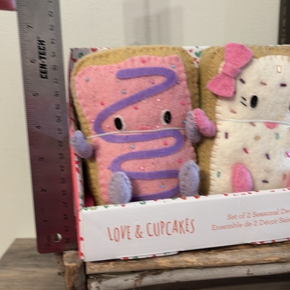 NWT LOVE & CUPCAKES VALENTINE BEADED POPTARTS FELTED PLUSH - Picture 4 of 8